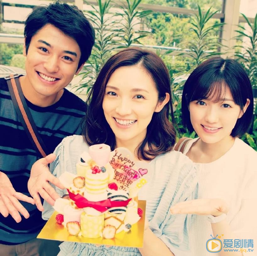 渡边麻友与人合照 渡边麻友高清写真_渡边麻友高清剧照