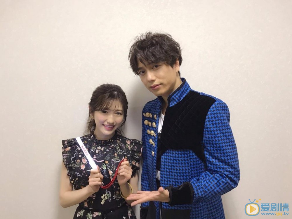 渡边麻友与人合照 渡边麻友高清写真_渡边麻友高清剧照