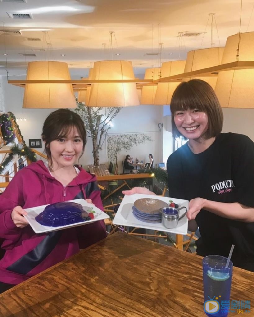 渡边麻友与人合照 渡边麻友高清写真_渡边麻友高清剧照