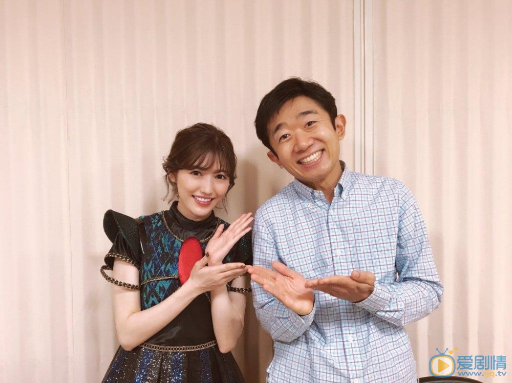 渡边麻友与人合照 渡边麻友高清写真_渡边麻友高清剧照