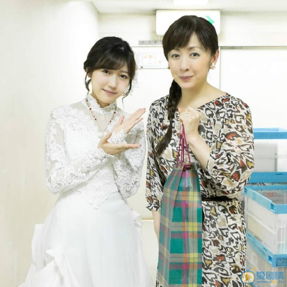 渡边麻友与人合照 渡边麻友高清写真_渡边麻友高清剧照