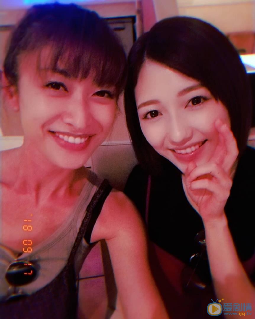 渡边麻友与人合照 渡边麻友高清写真_渡边麻友高清剧照