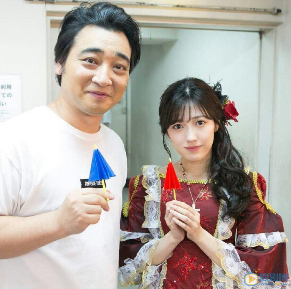 渡边麻友与人合照 渡边麻友高清写真_渡边麻友高清剧照