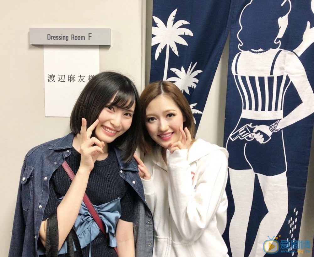 渡边麻友与人合照 渡边麻友高清写真_渡边麻友高清剧照