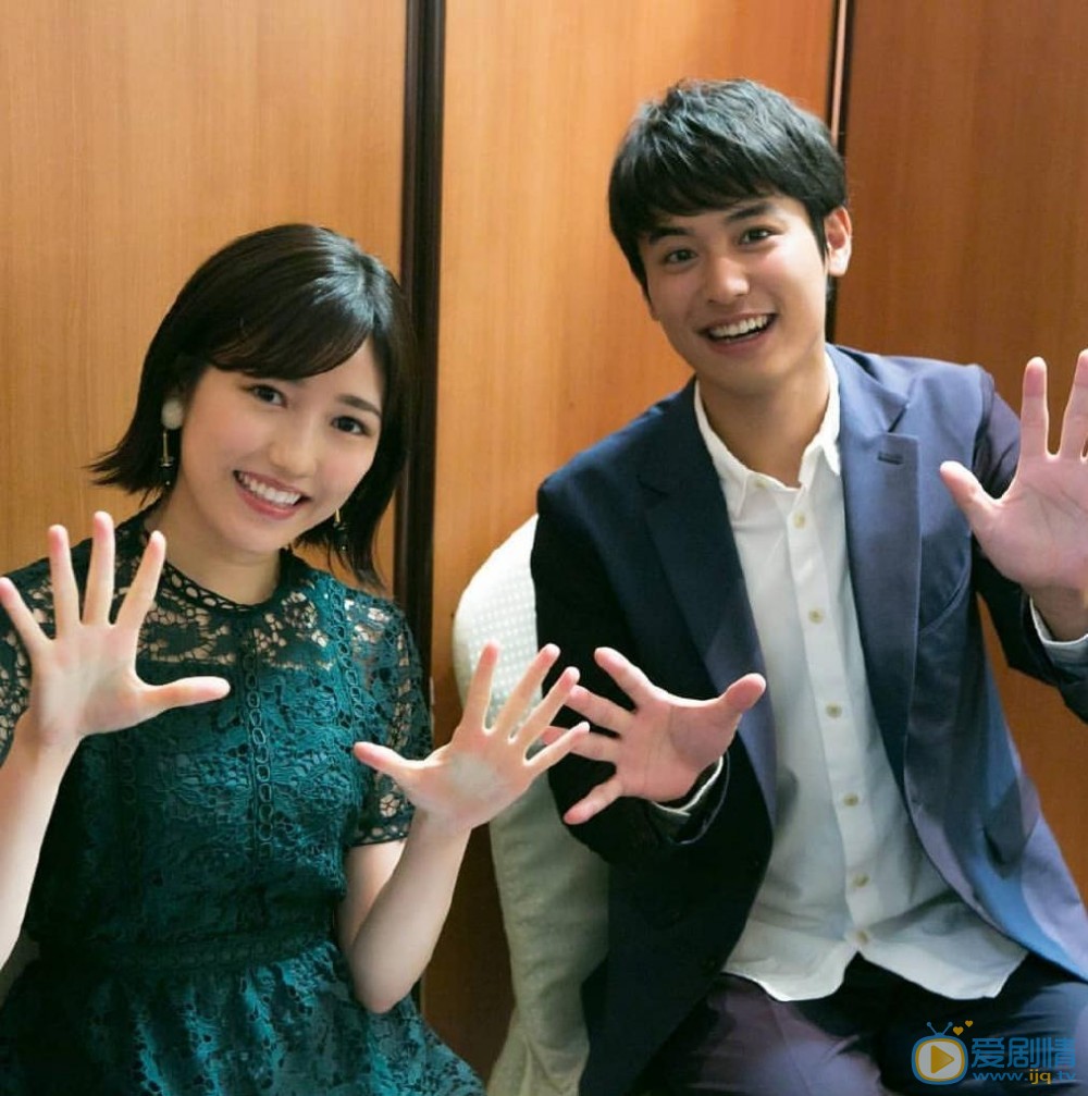 渡边麻友与人合照 渡边麻友高清写真_渡边麻友高清剧照