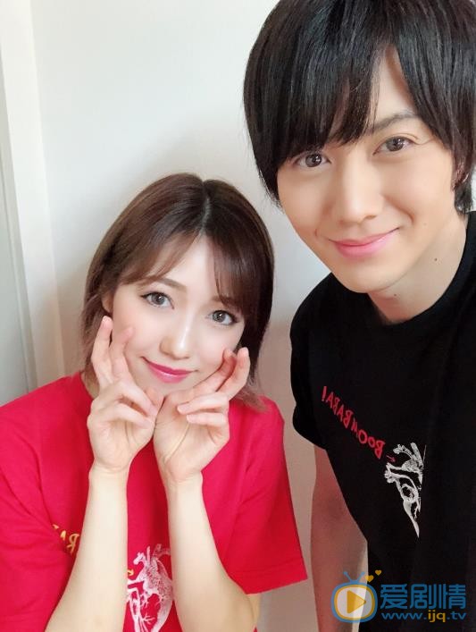 渡边麻友与人合照 渡边麻友高清写真_渡边麻友高清剧照