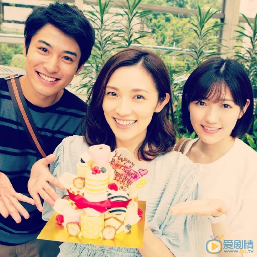 渡边麻友与人合照 渡边麻友高清写真_渡边麻友高清剧照