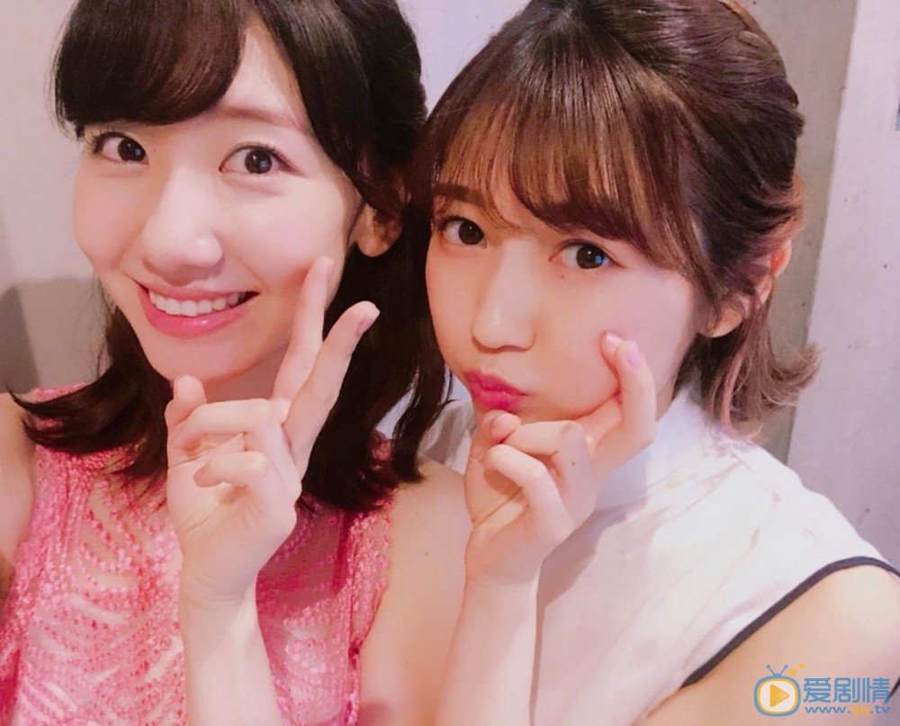 渡边麻友与人合照 渡边麻友高清写真_渡边麻友高清剧照