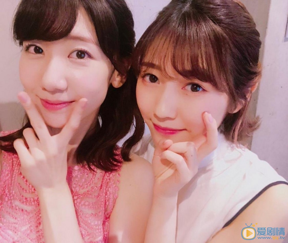 渡边麻友与人合照 渡边麻友高清写真_渡边麻友高清剧照