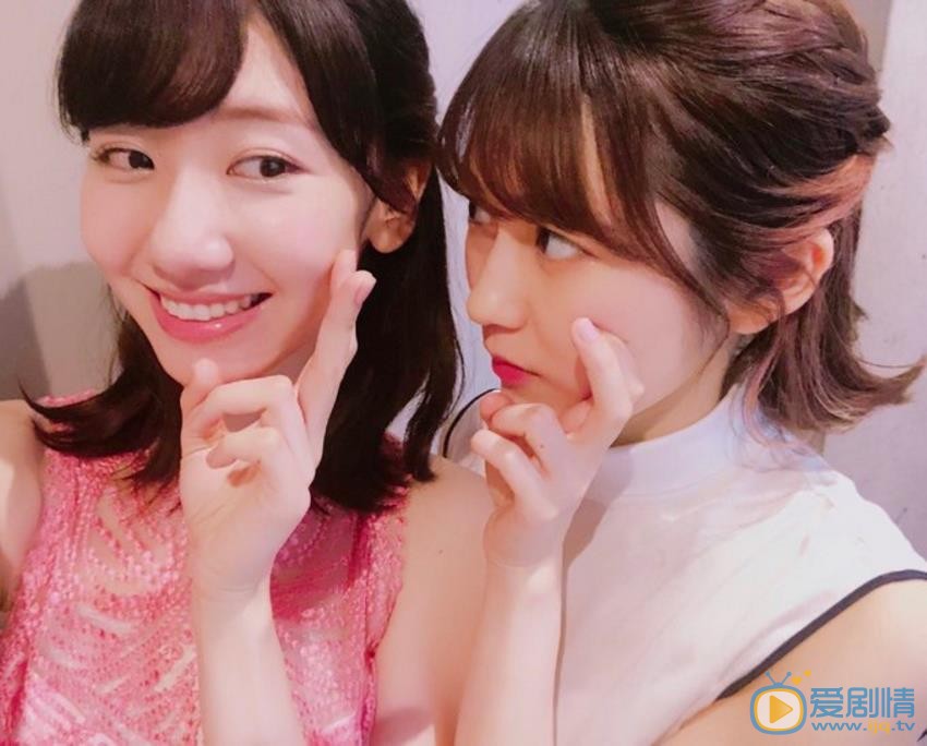 渡边麻友与人合照 渡边麻友高清写真_渡边麻友高清剧照