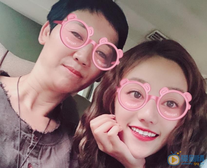 钱丽斯和母亲合照 钱丽斯高清写真_钱丽斯高清剧照