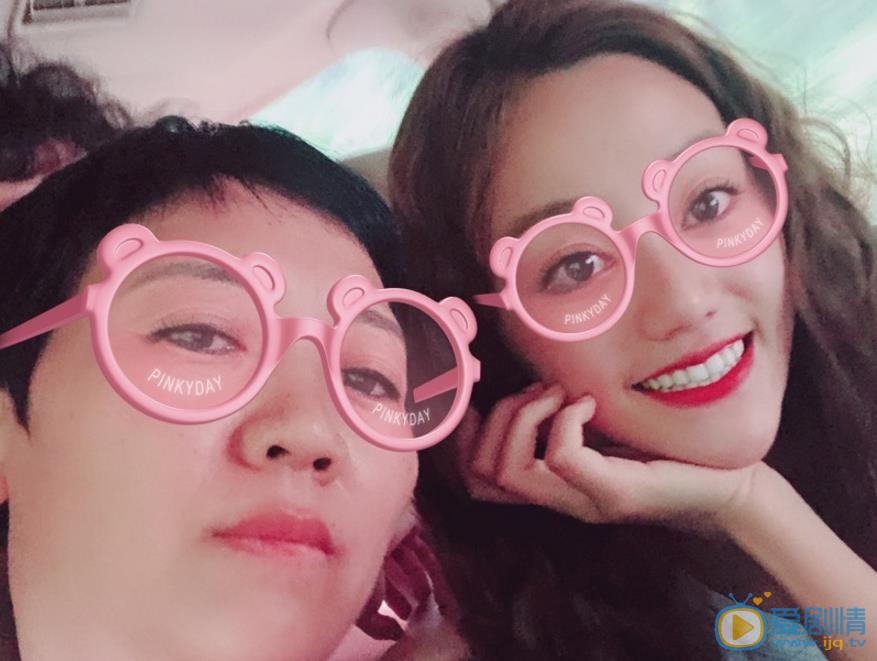 钱丽斯和母亲合照 钱丽斯高清写真_钱丽斯高清剧照