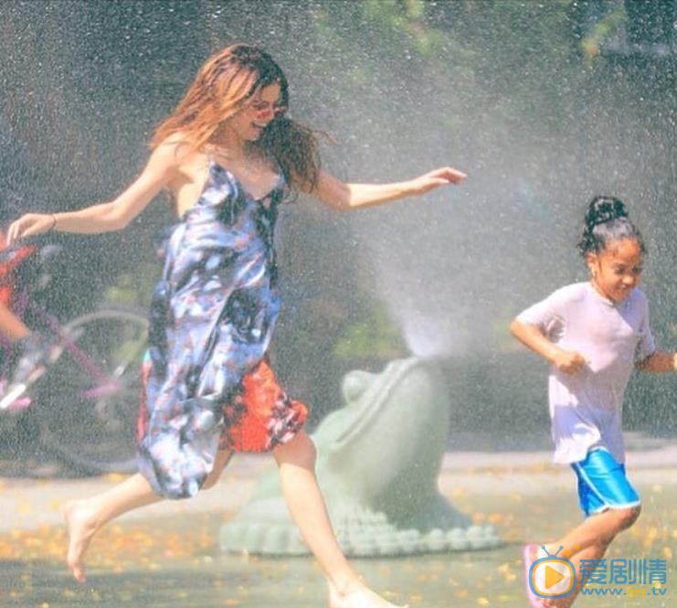 赛琳娜戈麦斯生活照 赛琳娜戈麦斯高清写真_赛琳娜戈麦斯高清剧照