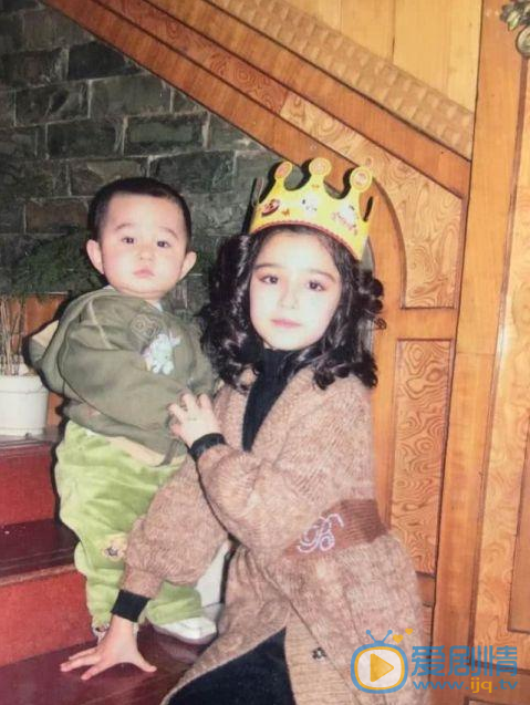 哈妮克孜童年家庭背景照片 哈妮克孜高清写真_哈妮克孜高清剧照