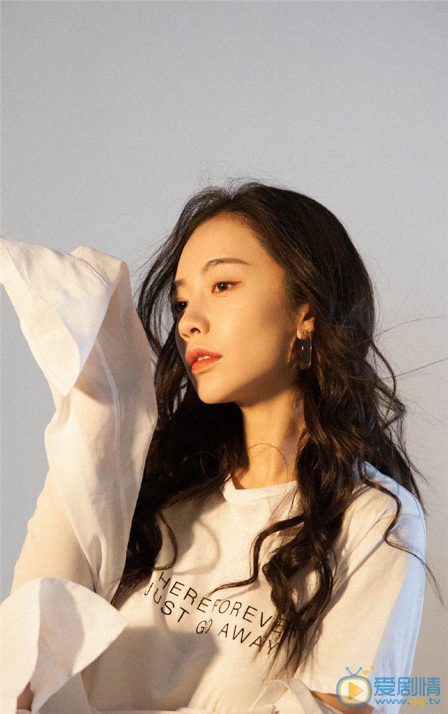 李春媛优雅时尚写真照 李春媛高清写真_李春媛高清剧照
