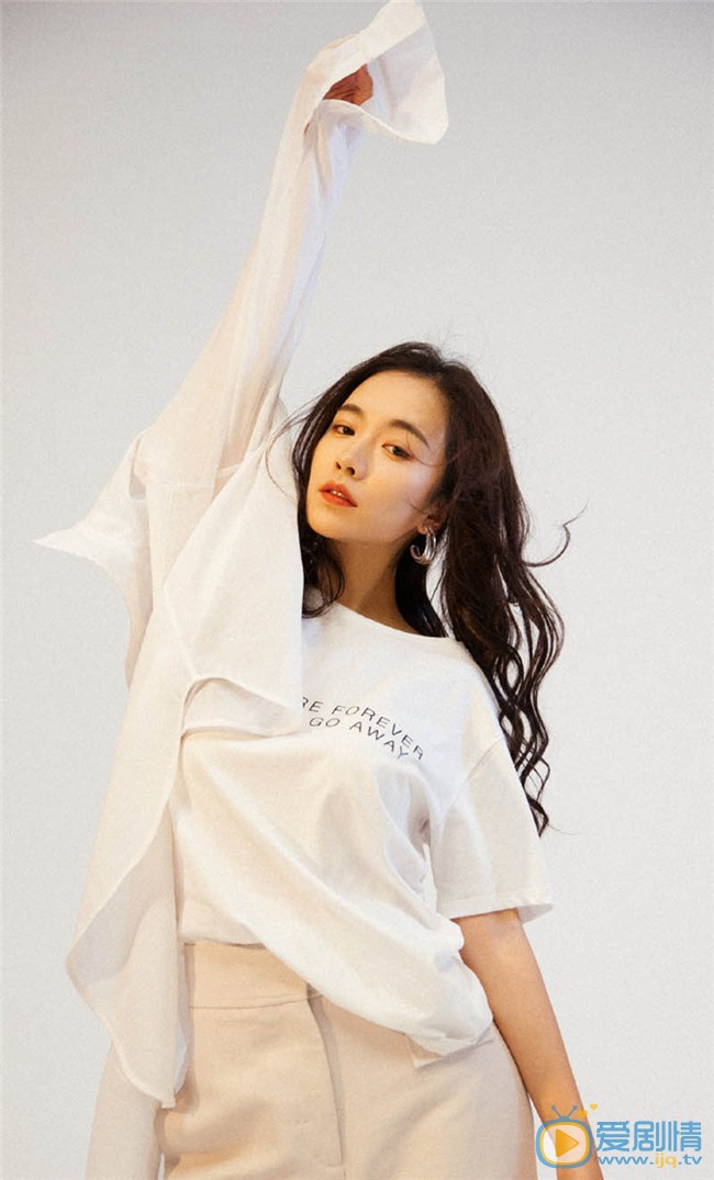 李春媛优雅时尚写真照 李春媛高清写真_李春媛高清剧照