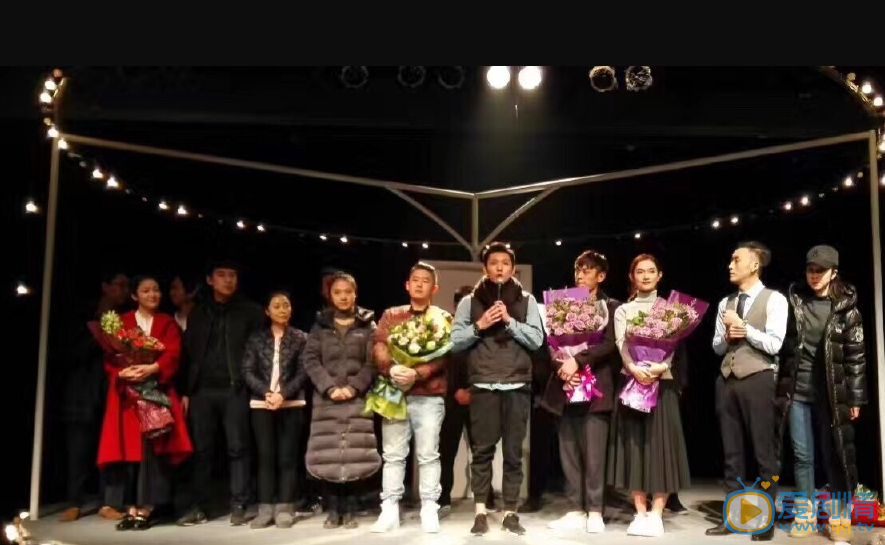 娜吉玛话剧《爱情失格》舞台表演照 娜吉玛高清写真_娜吉玛高清剧照