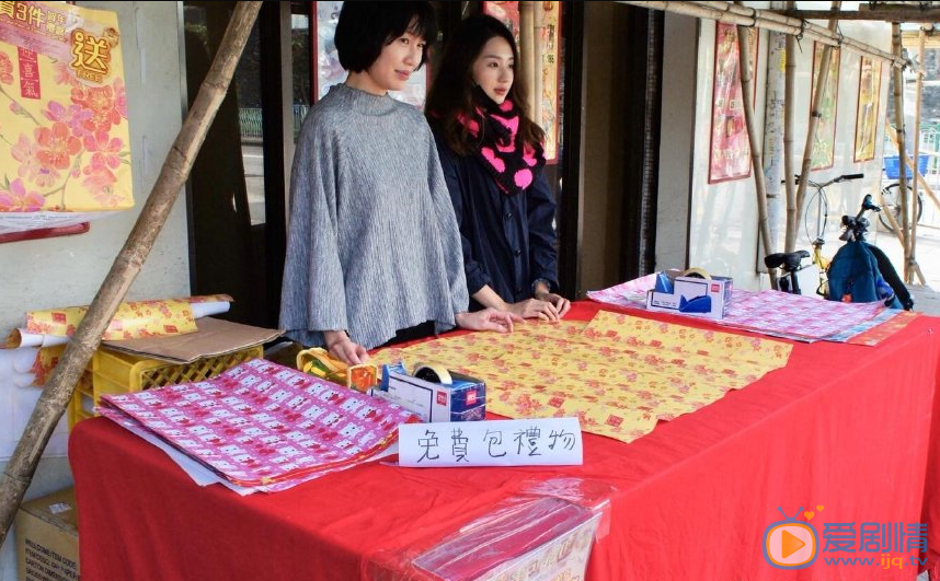 汤加文街头包装礼物照 汤加文高清写真_汤加文高清剧照