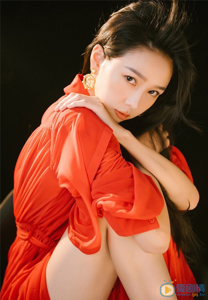 邱诗媛红色性感写真照 邱诗媛高清写真_邱诗媛高清剧照