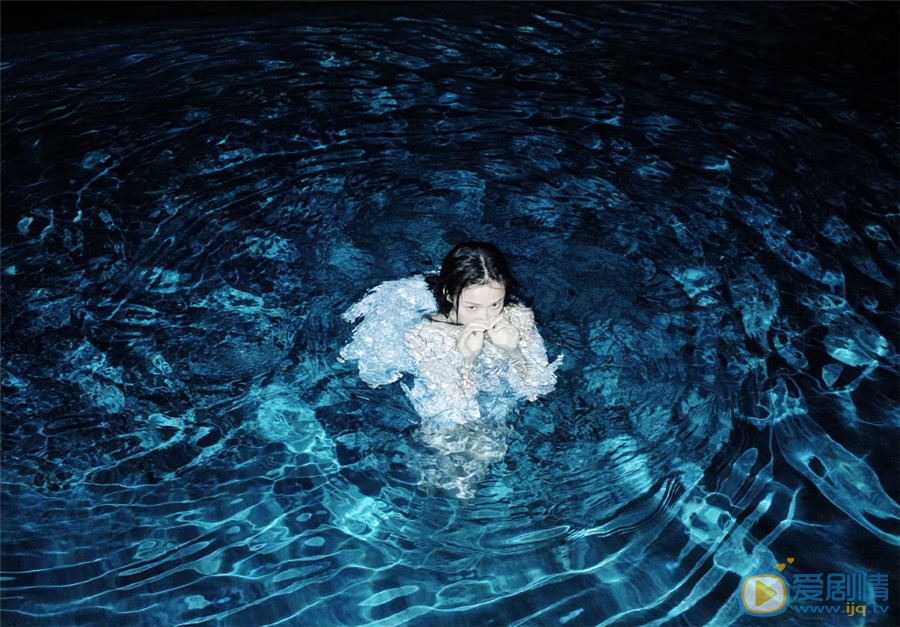 邱诗媛个性水中艺术照写真 邱诗媛高清写真_邱诗媛高清剧照