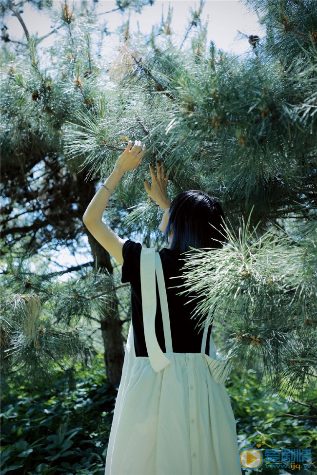 田沅短发甜美户外写真 田沅高清写真_田沅高清剧照