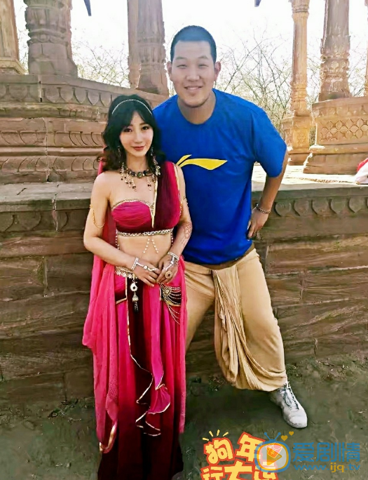 张恒瑞与人合照 张恒瑞高清写真_张恒瑞高清剧照