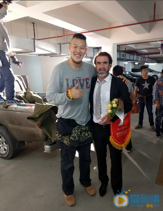 张恒瑞与人合照 张恒瑞高清写真_张恒瑞高清剧照