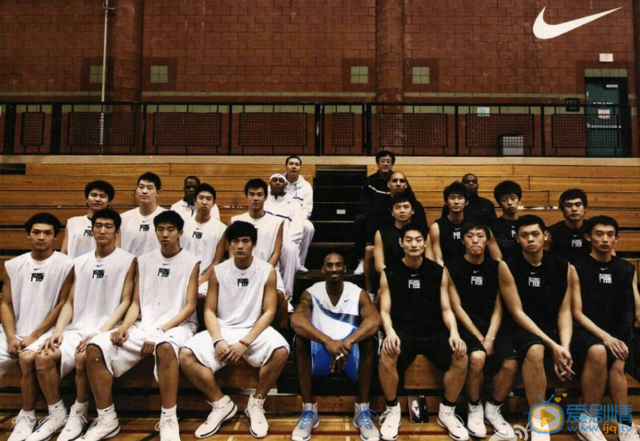 张恒瑞与人合照 张恒瑞高清写真_张恒瑞高清剧照