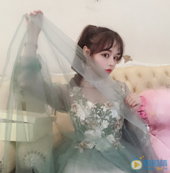 黄霄云纱裙仙气照 黄霄云高清写真_黄霄云高清剧照
