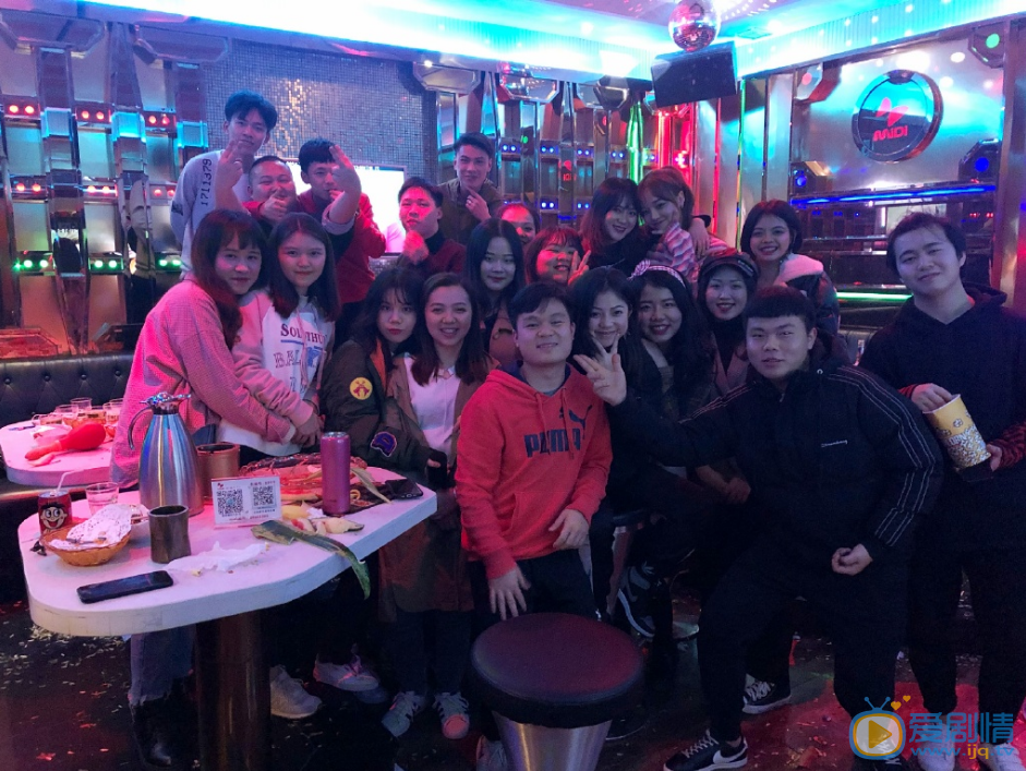 黄霄云与人合照 黄霄云高清写真_黄霄云高清剧照