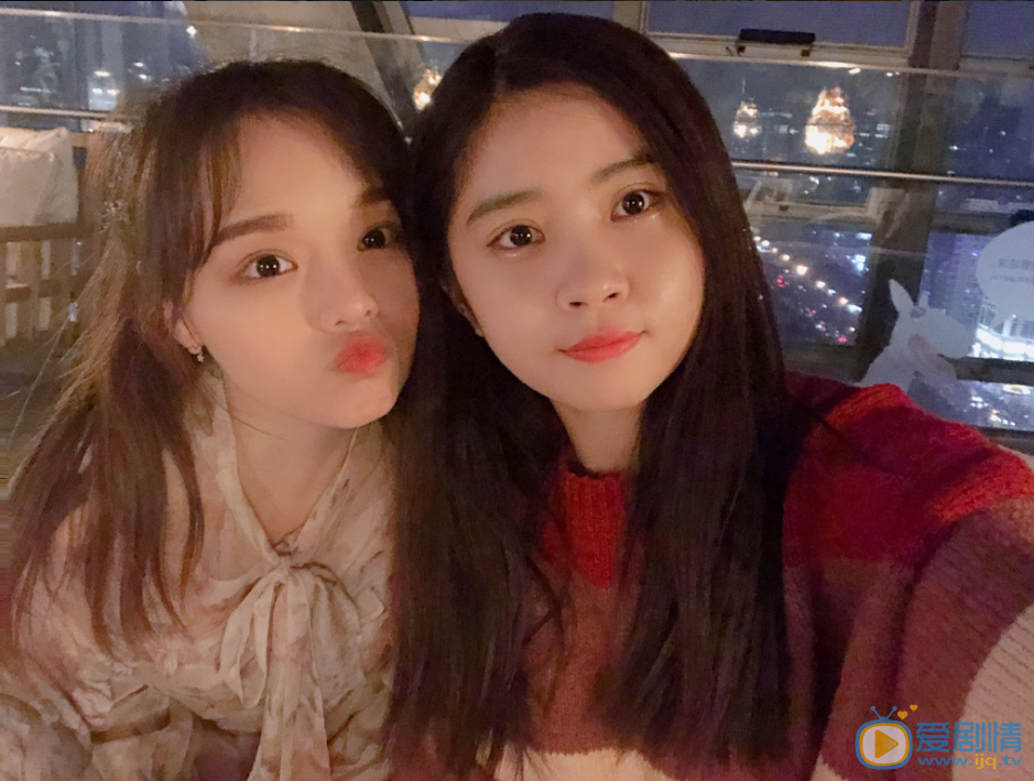黄霄云与人合照 黄霄云高清写真_黄霄云高清剧照