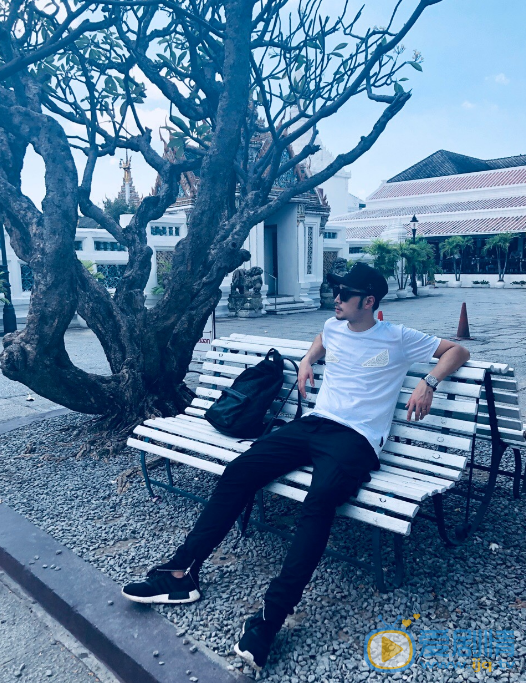 桑茗胜帅气随拍照 桑茗胜高清写真_桑茗胜高清剧照