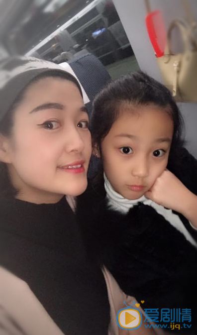 贺楚清与妈妈合照 贺楚清高清写真_贺楚清高清剧照
