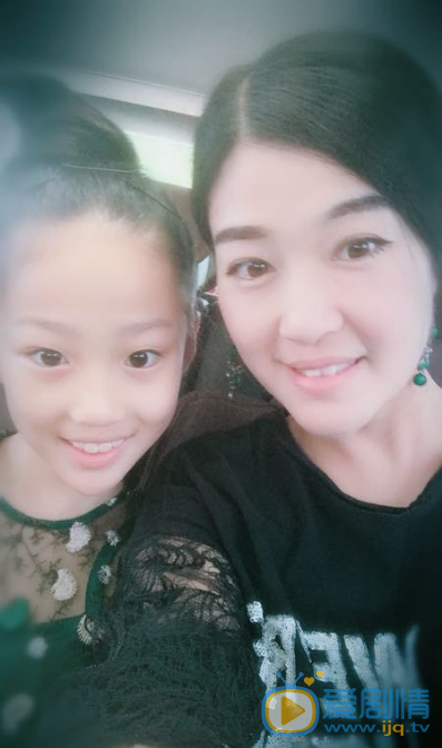 贺楚清与妈妈合照 贺楚清高清写真_贺楚清高清剧照