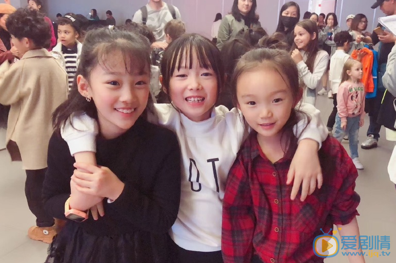 贺楚清与人合照 贺楚清高清写真_贺楚清高清剧照