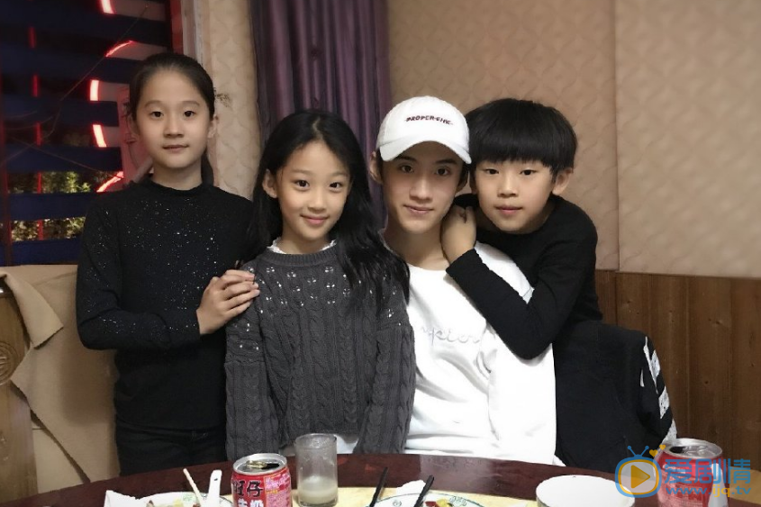贺楚清与人合照 贺楚清高清写真_贺楚清高清剧照