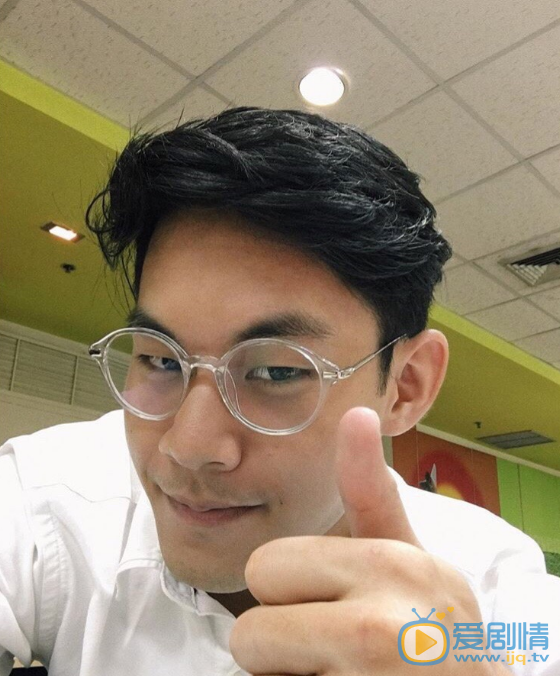 王毛东自拍照 王毛东高清写真_王毛东高清剧照