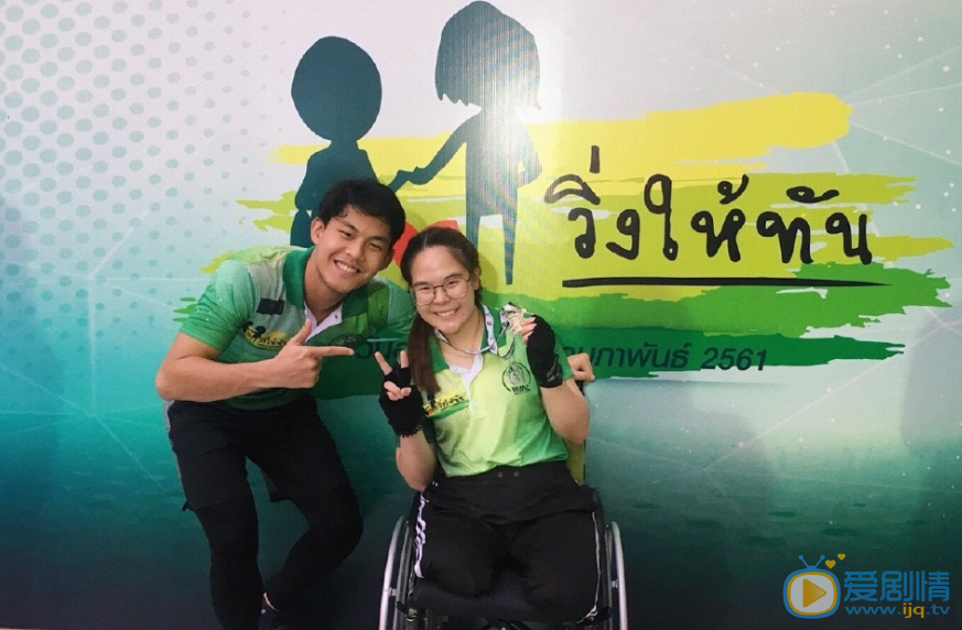 王毛东与人合照 王毛东高清写真_王毛东高清剧照