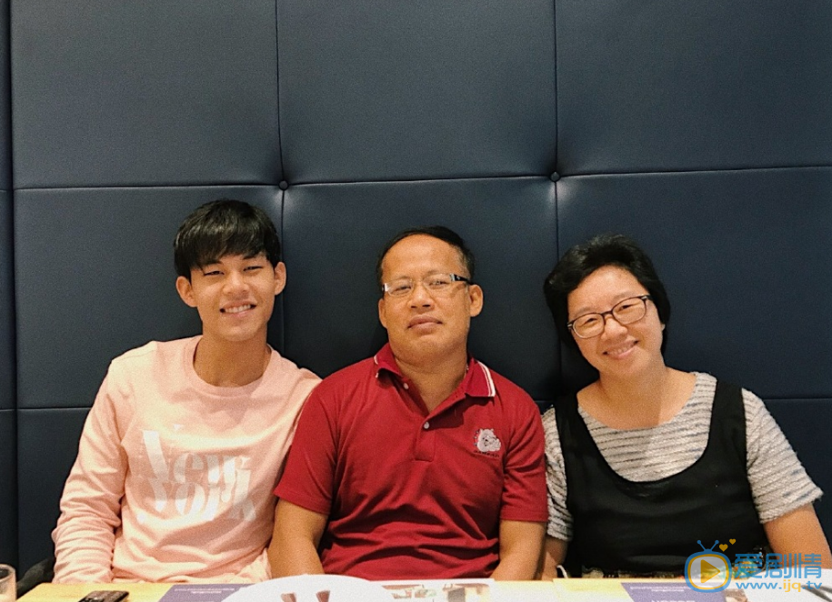 王毛东与家人合照片 王毛东高清写真_王毛东高清剧照