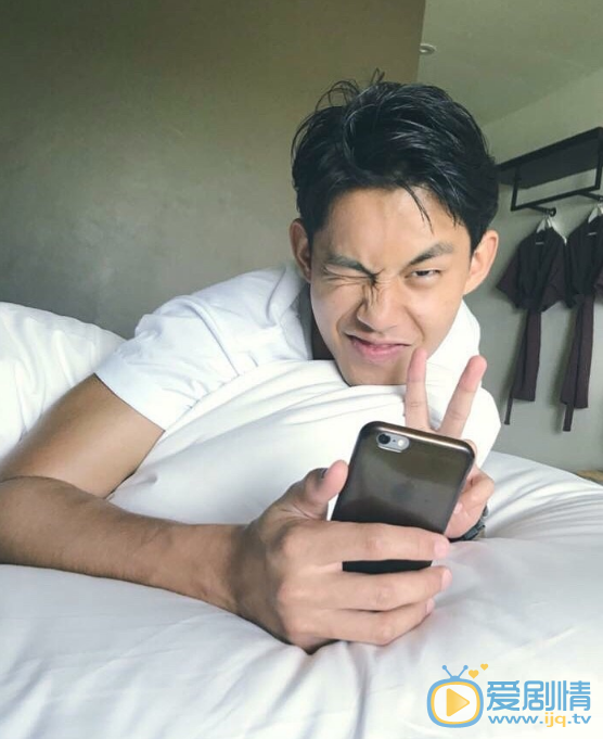 王毛东自拍照 王毛东高清写真_王毛东高清剧照