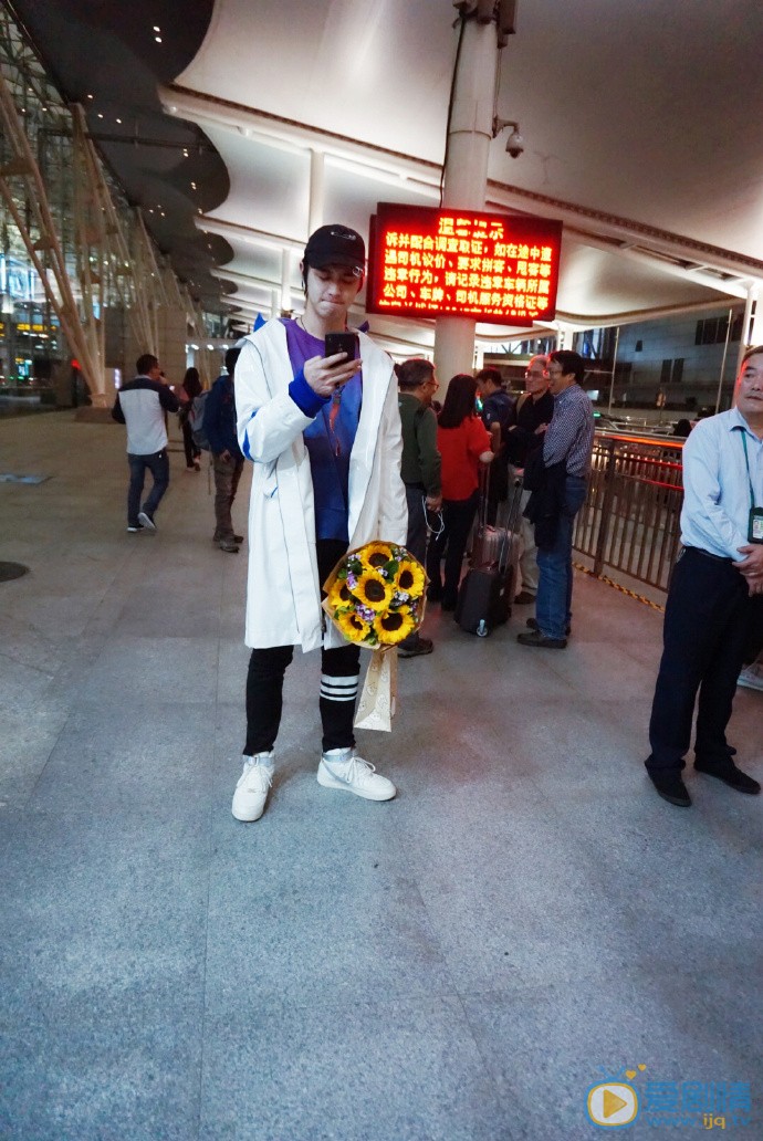 蔡知辰机场照 蔡知辰高清写真_蔡知辰高清剧照