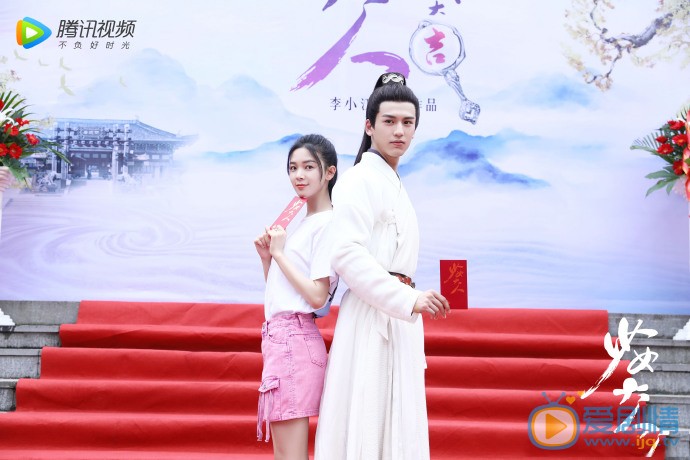张凌赫《少女大人》开机发布照 《少女大人》开机发布照