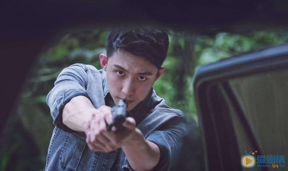 破冰行动李飞为什么闯进塔寨村？他不怕林耀东杀死自己吗？