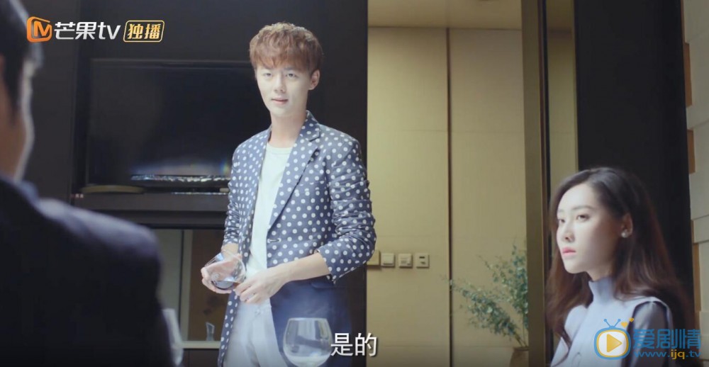  出线了初恋关键替杜莎莎挡酒 杜莎莎感谢关键