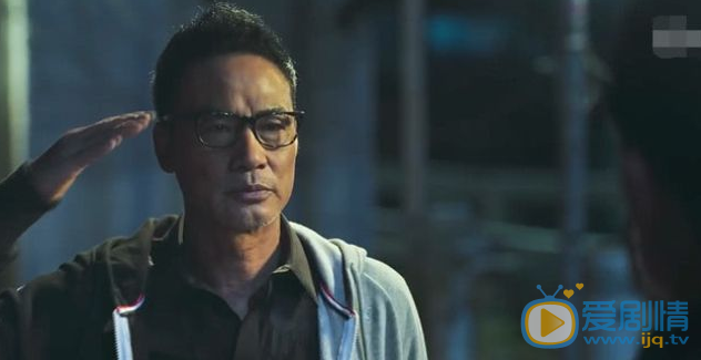 破冰行动李飞是怎么发现赵嘉良就是他的亲生父亲李建中的？