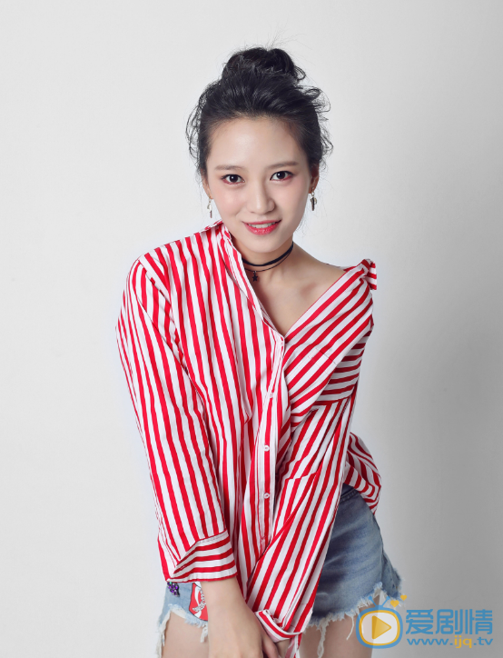 郑景文时尚甜美写真图片