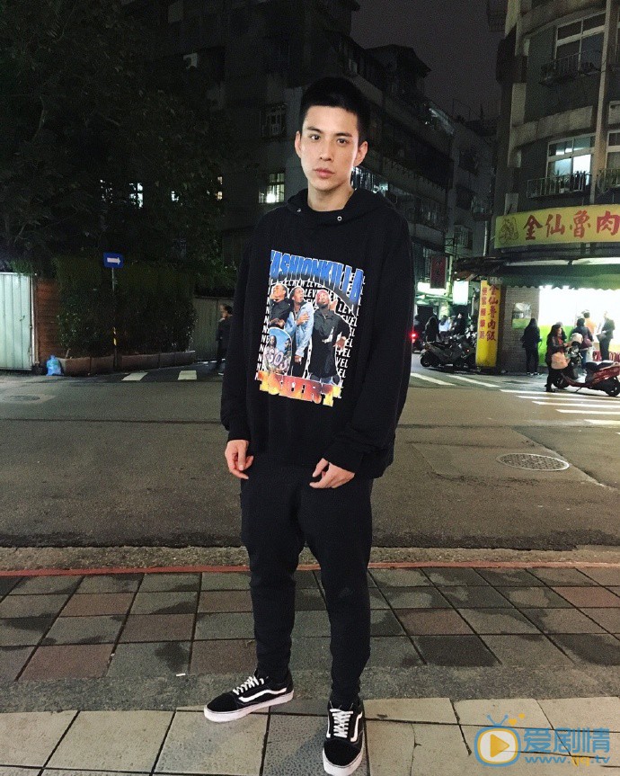 林柏叡街拍图片 林柏叡高清写真_林柏叡高清剧照
