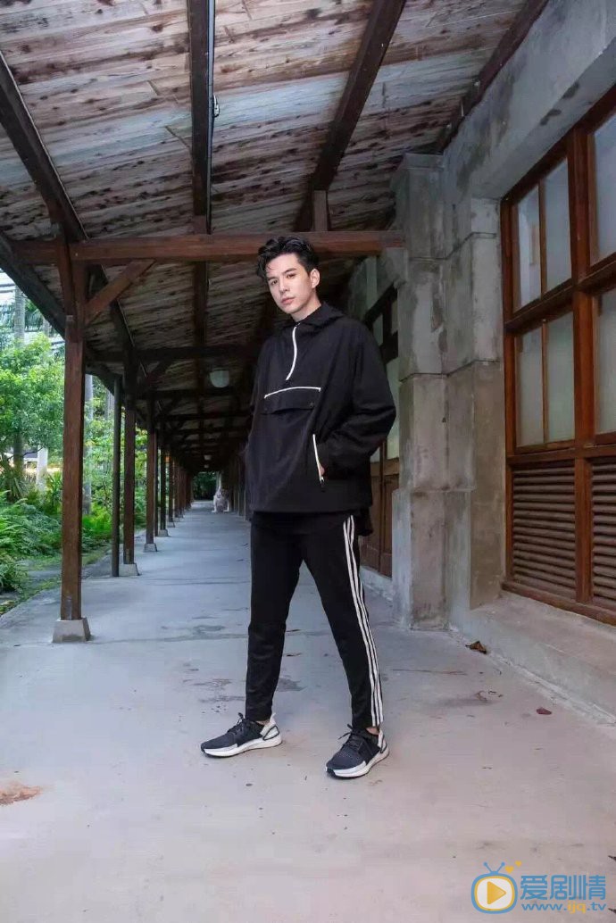 林柏叡街拍图片 林柏叡高清写真_林柏叡高清剧照