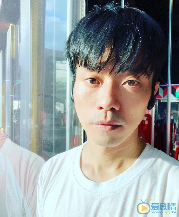 张栋梁帅气自拍图片集 张栋梁高清写真_张栋梁高清剧照