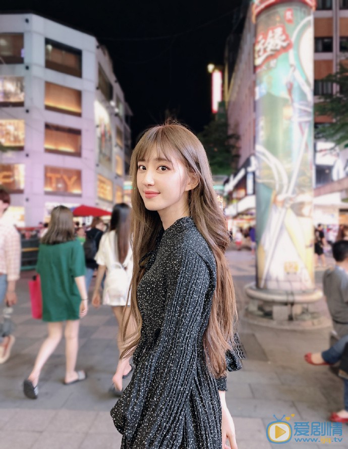 谢翔雅街拍照图片 谢翔雅高清写真_谢翔雅高清剧照